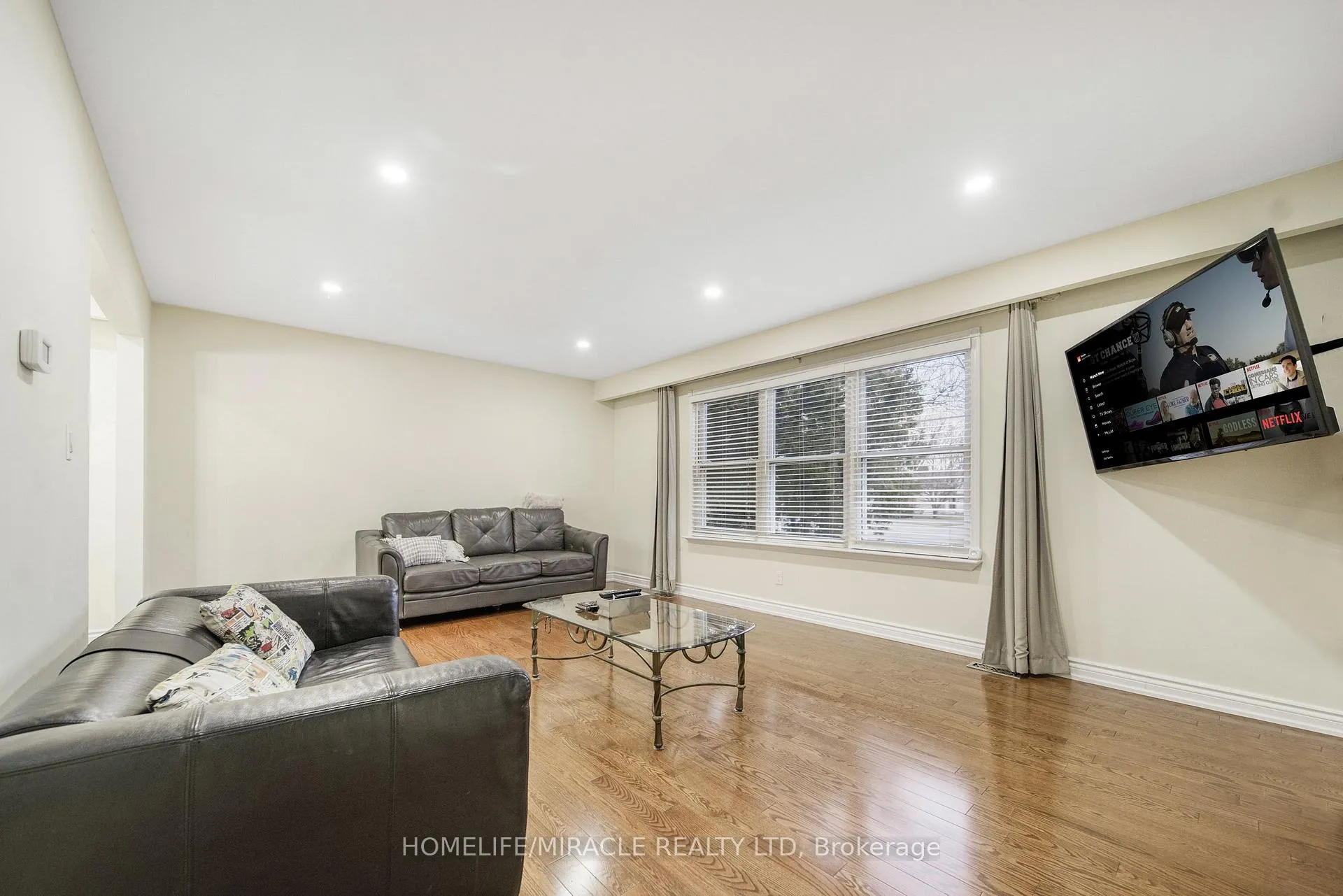 Photo 16 of 38 River View Drive, Brampton, Brampton East — HOMEH