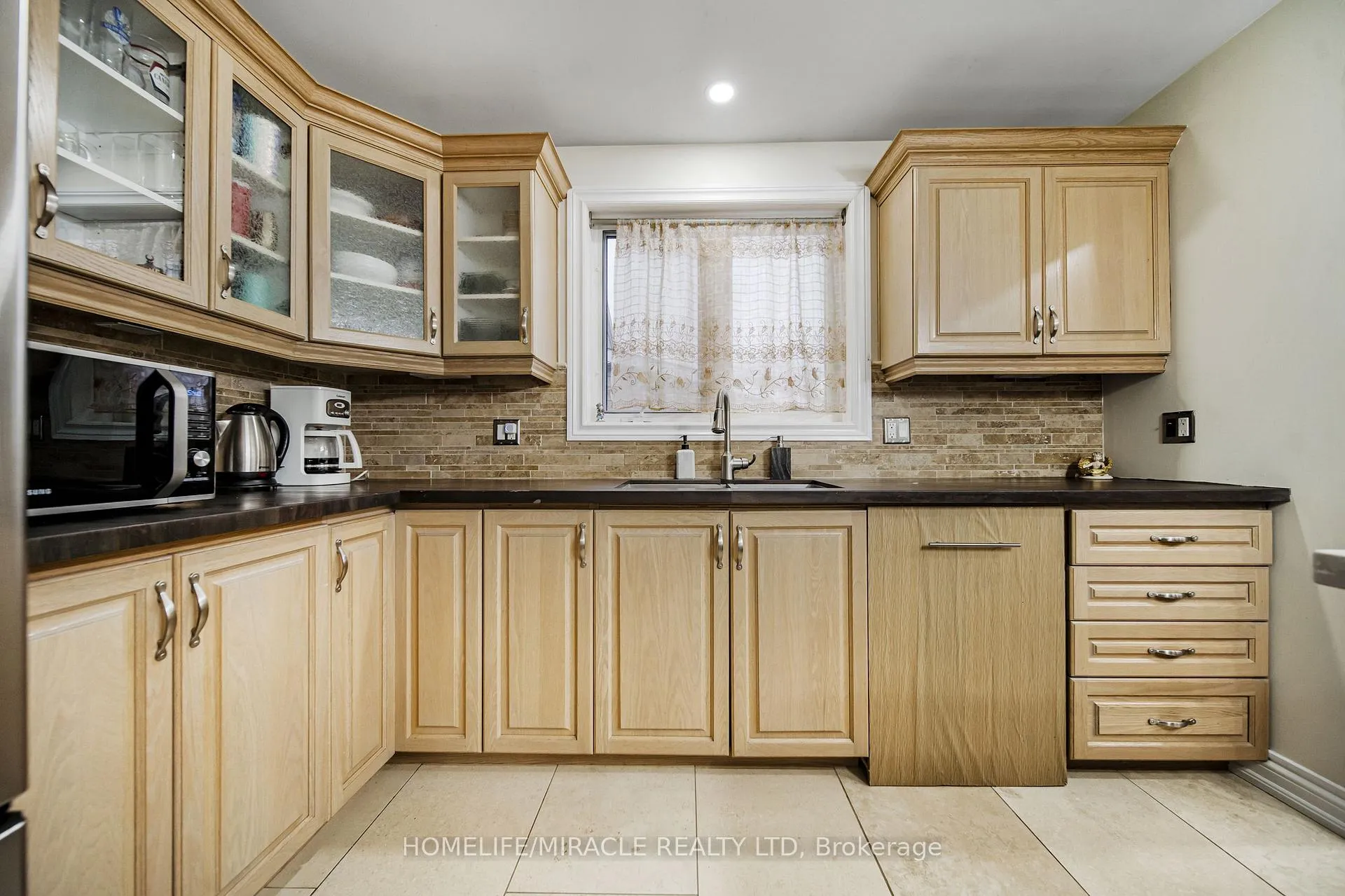 Photo 22 of 38 River View Drive, Brampton, Brampton East — HOMEH