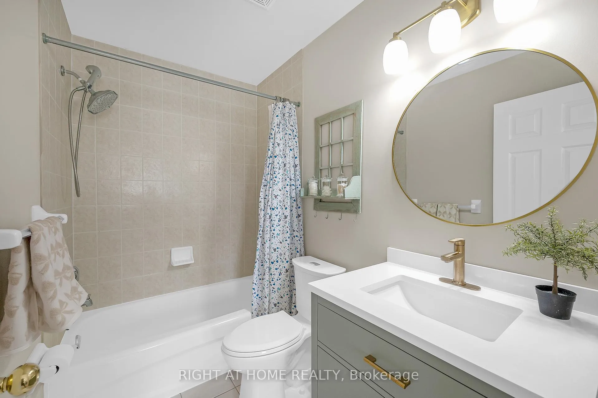 Photo 15 of 107 Bernard Avenue, Brampton, Fletcher's Creek South — HOMEH