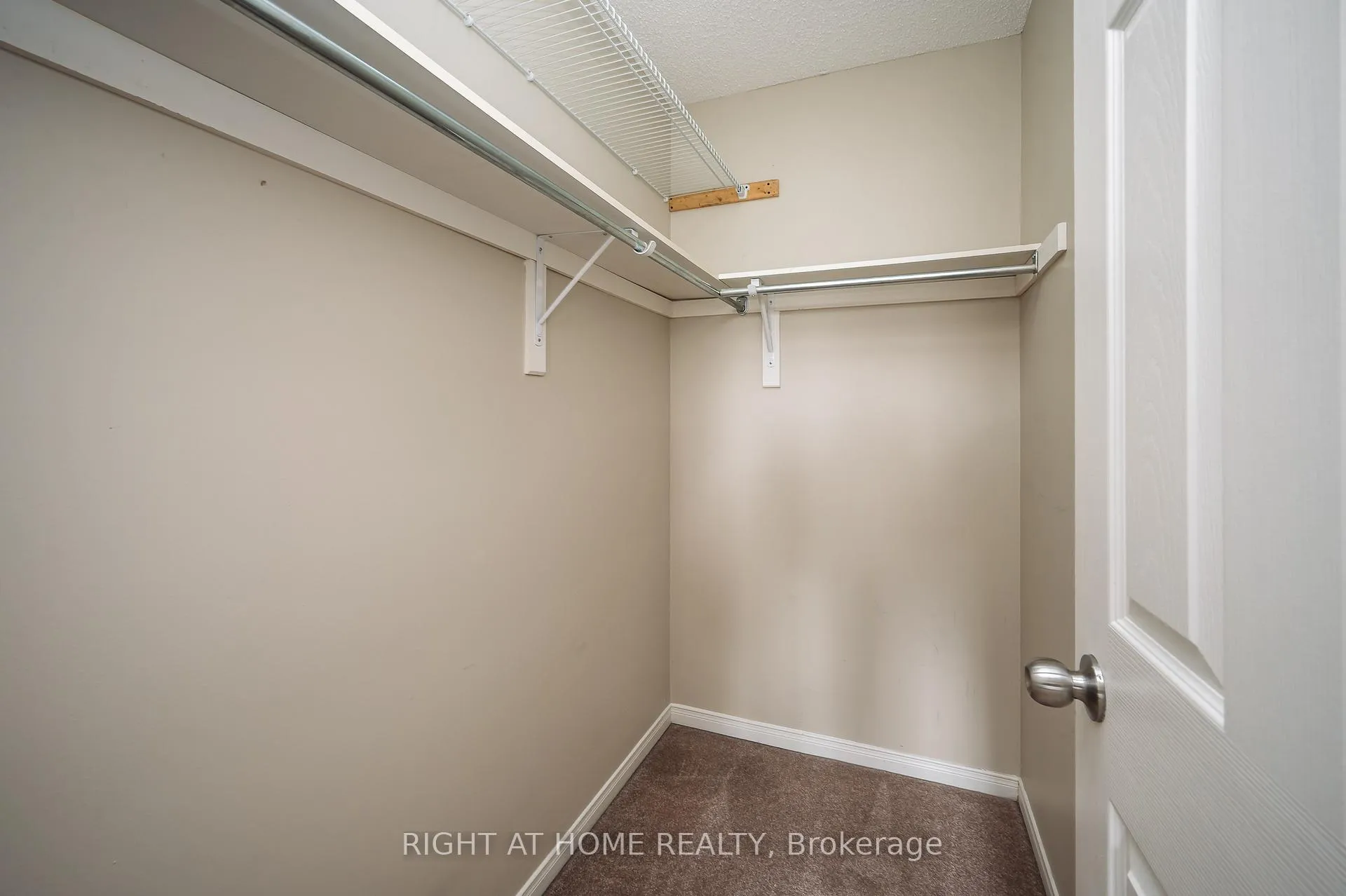 Photo 16 of 107 Bernard Avenue, Brampton, Fletcher's Creek South — HOMEH