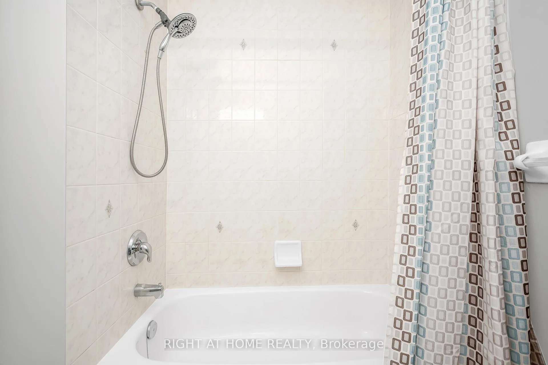Photo 22 of 107 Bernard Avenue, Brampton, Fletcher's Creek South — HOMEH