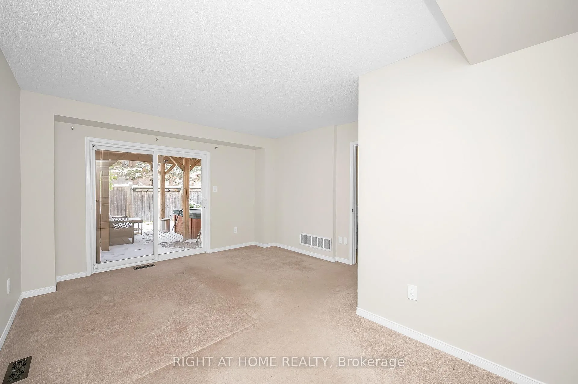 Photo 23 of 107 Bernard Avenue, Brampton, Fletcher's Creek South — HOMEH