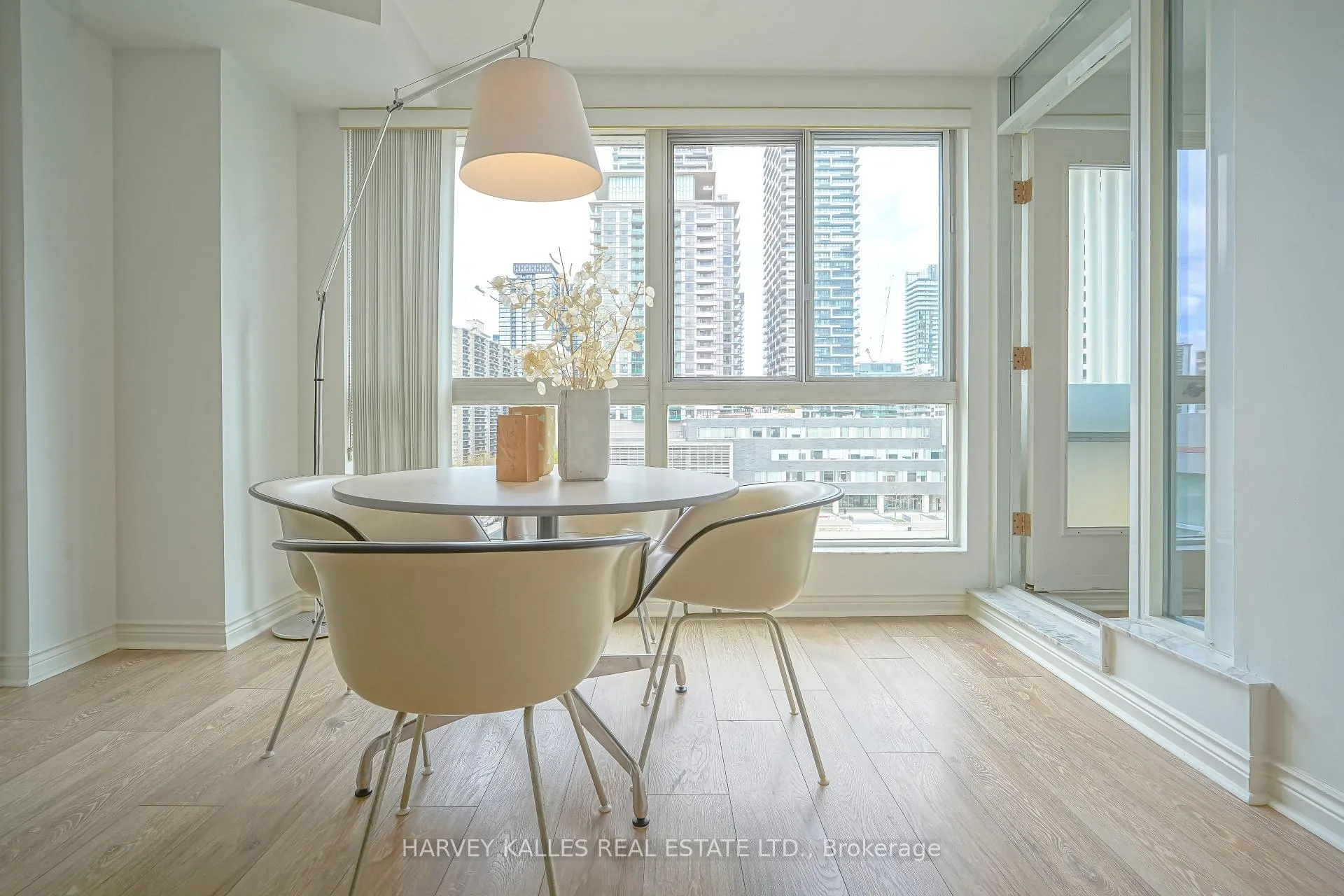 Photo 1 of Unit 609, 7 Broadway Avenue, Toronto, Mount Pleasant West — HOMEH