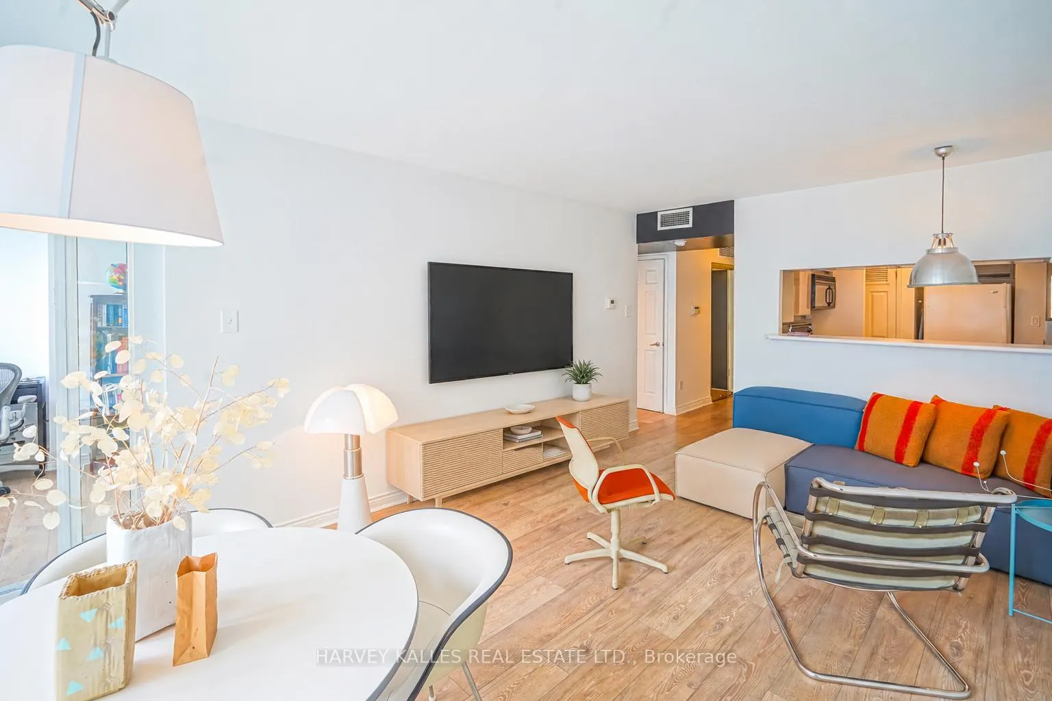 Photo 3 of Unit 609, 7 Broadway Avenue, Toronto, Mount Pleasant West — HOMEH