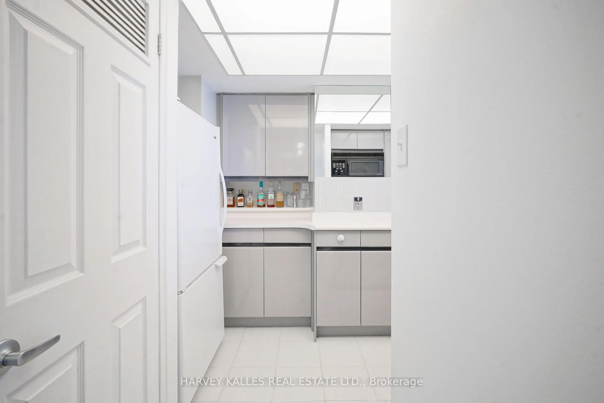 Photo 5 of Unit 609, 7 Broadway Avenue, Toronto, Mount Pleasant West — HOMEH
