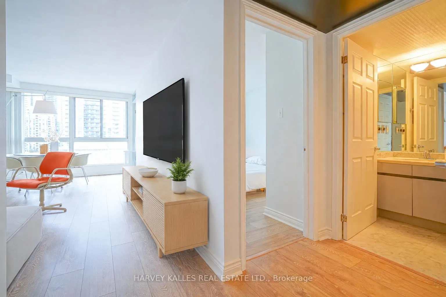 Photo 12 of Unit 609, 7 Broadway Avenue, Toronto, Mount Pleasant West — HOMEH
