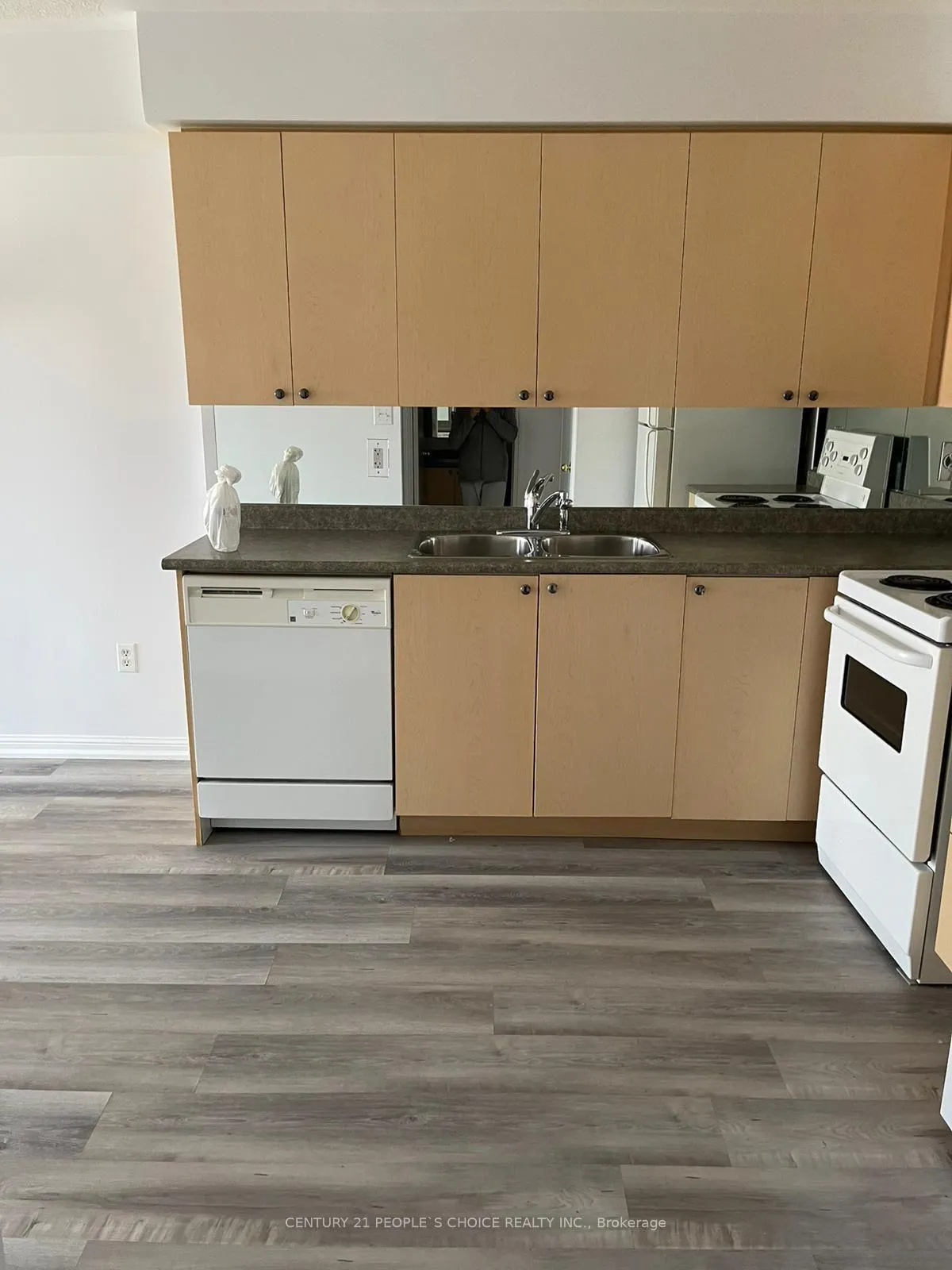 Front of Unit 45, 4620 Guildwood Way W