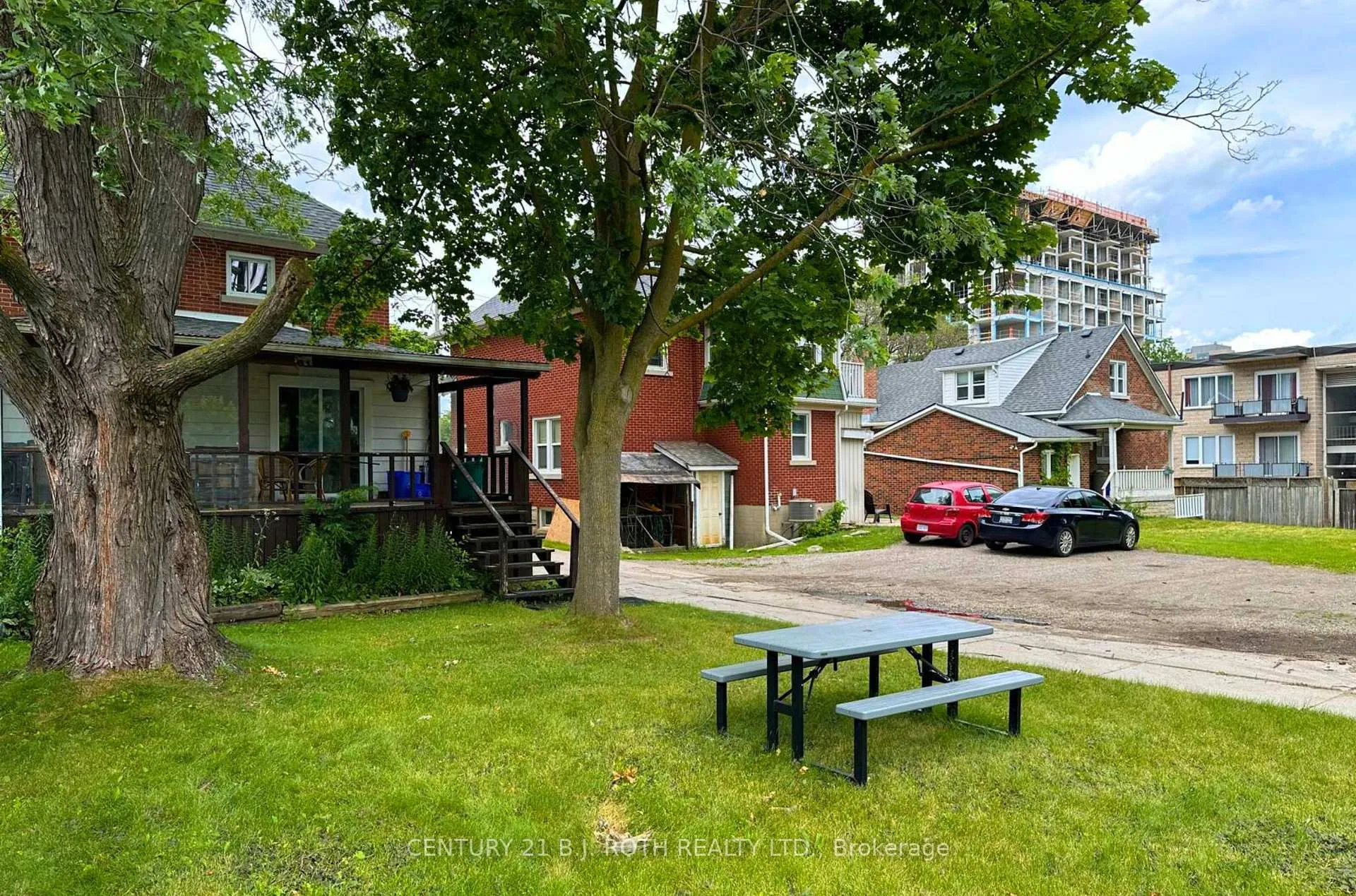 Photo 5 of 205-209 Erb Street W, Waterloo, Maple Hills — HOMEH