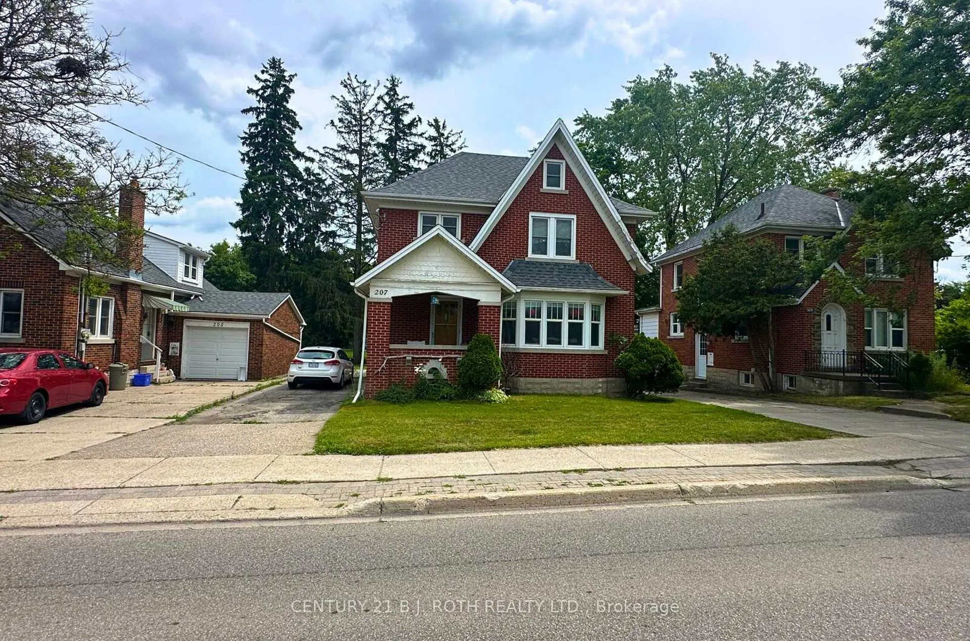 Photo 9 of 205-209 Erb Street W, Waterloo, Maple Hills — HOMEH