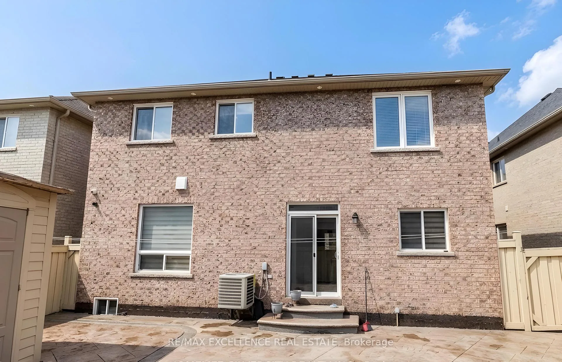 Photo 3 of 6 Runnymede Crescent, Brampton, Sandringham-Wellington — HOMEH