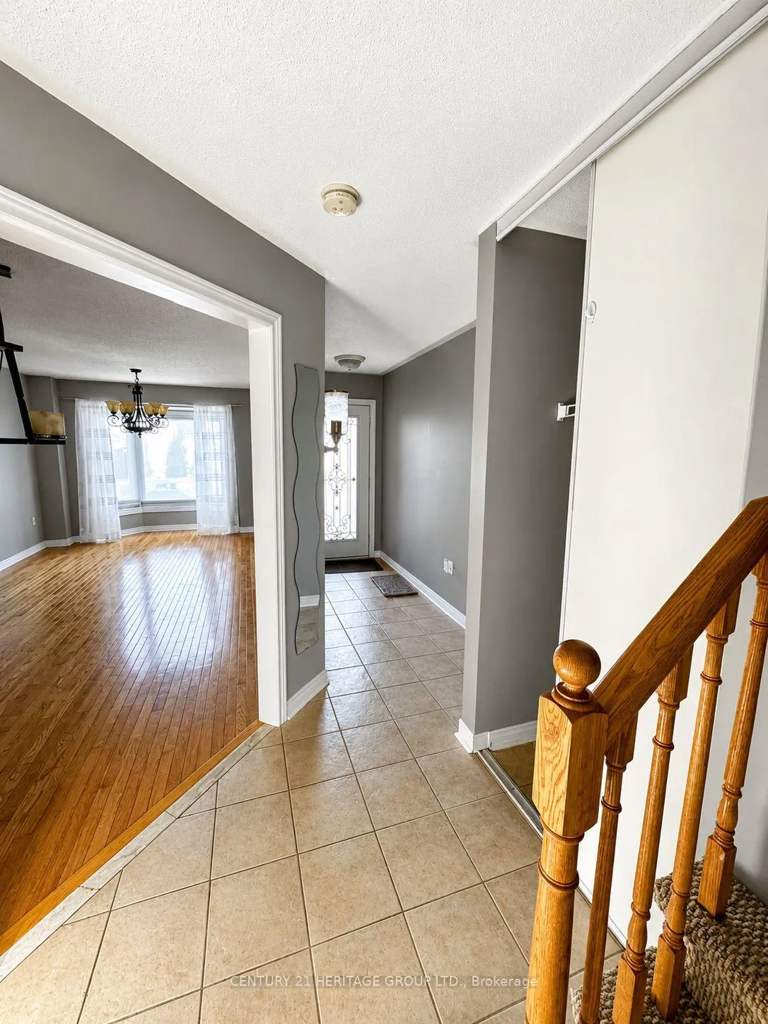 Photo 3 of 101 Bentley Crescent, Barrie, 400 West — HOMEH