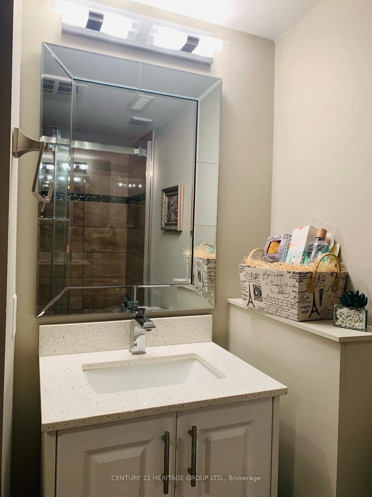 Photo 5 of 101 Bentley Crescent, Barrie, 400 West — HOMEH
