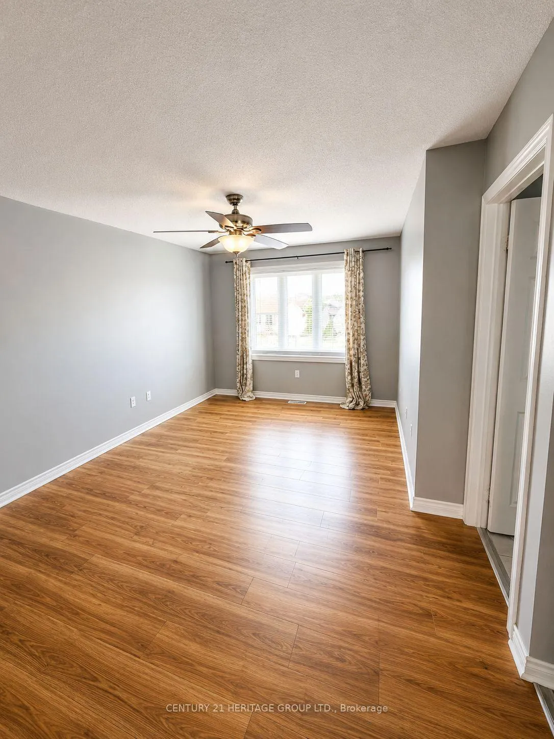 Photo 7 of 101 Bentley Crescent, Barrie, 400 West — HOMEH
