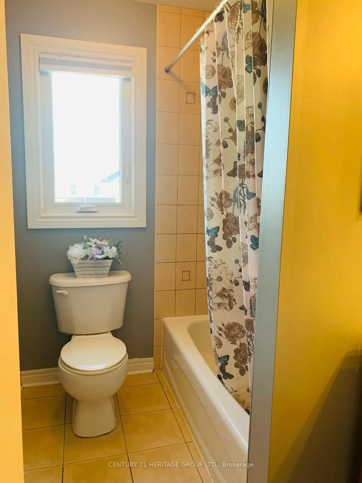 Photo 8 of 101 Bentley Crescent, Barrie, 400 West — HOMEH