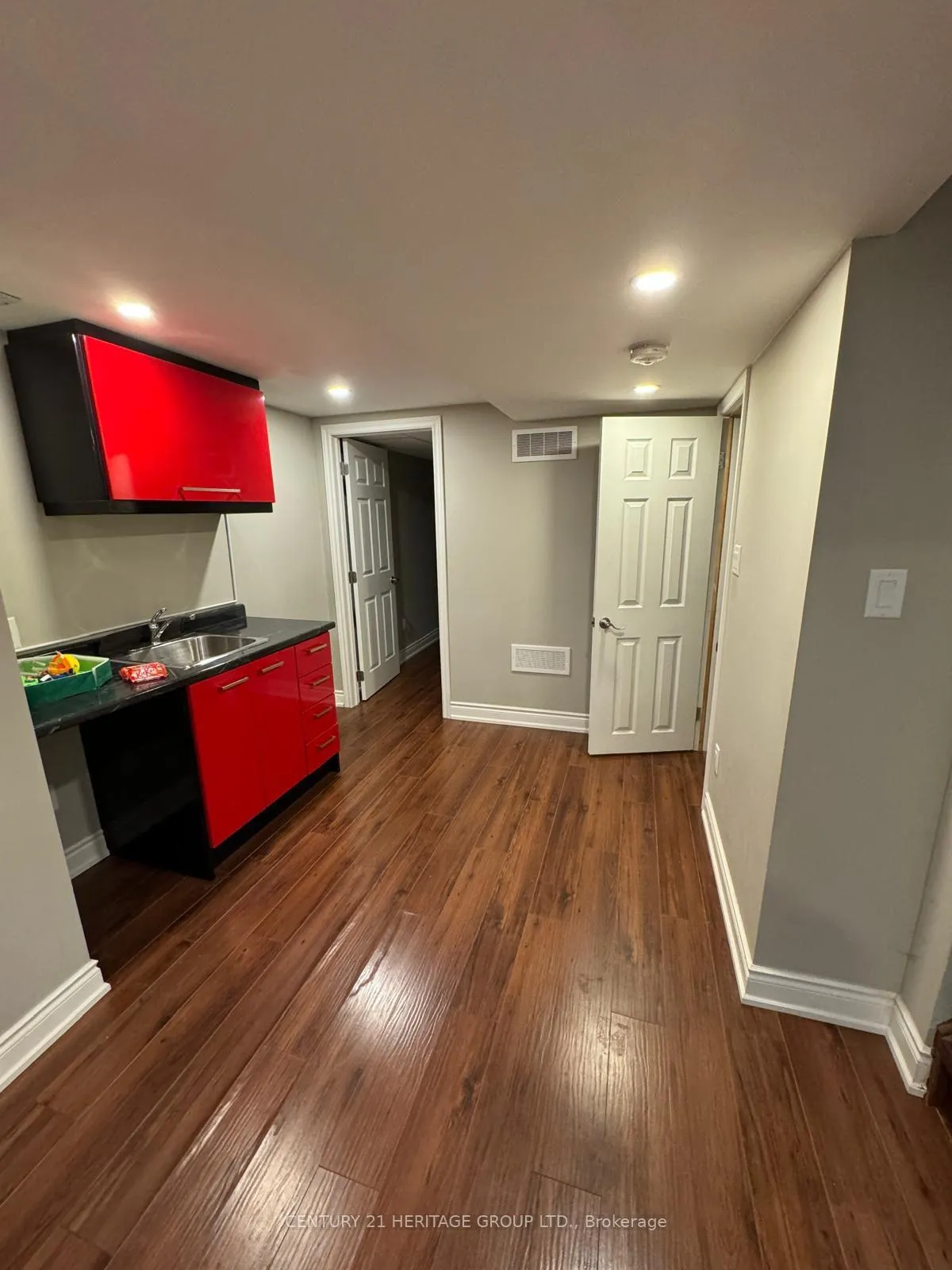 Photo 10 of 101 Bentley Crescent, Barrie, 400 West — HOMEH