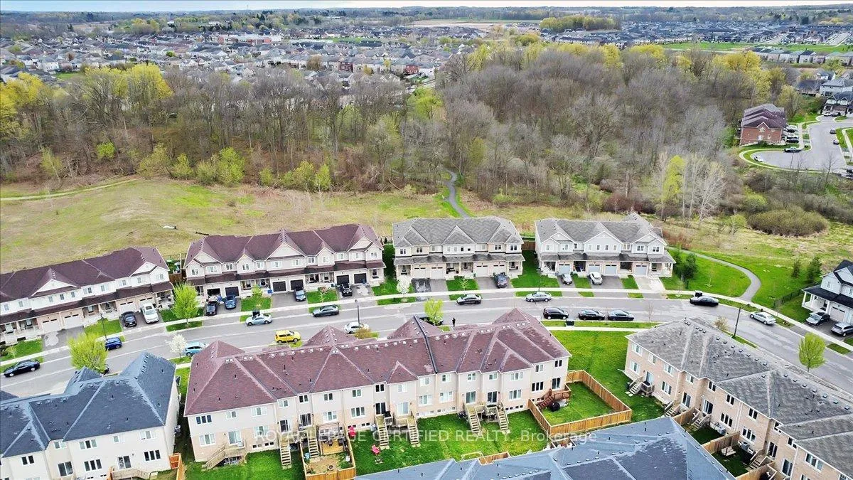Photo 4 of 28 Cole Crescent, Brantford, Shellard Lane — HOMEH