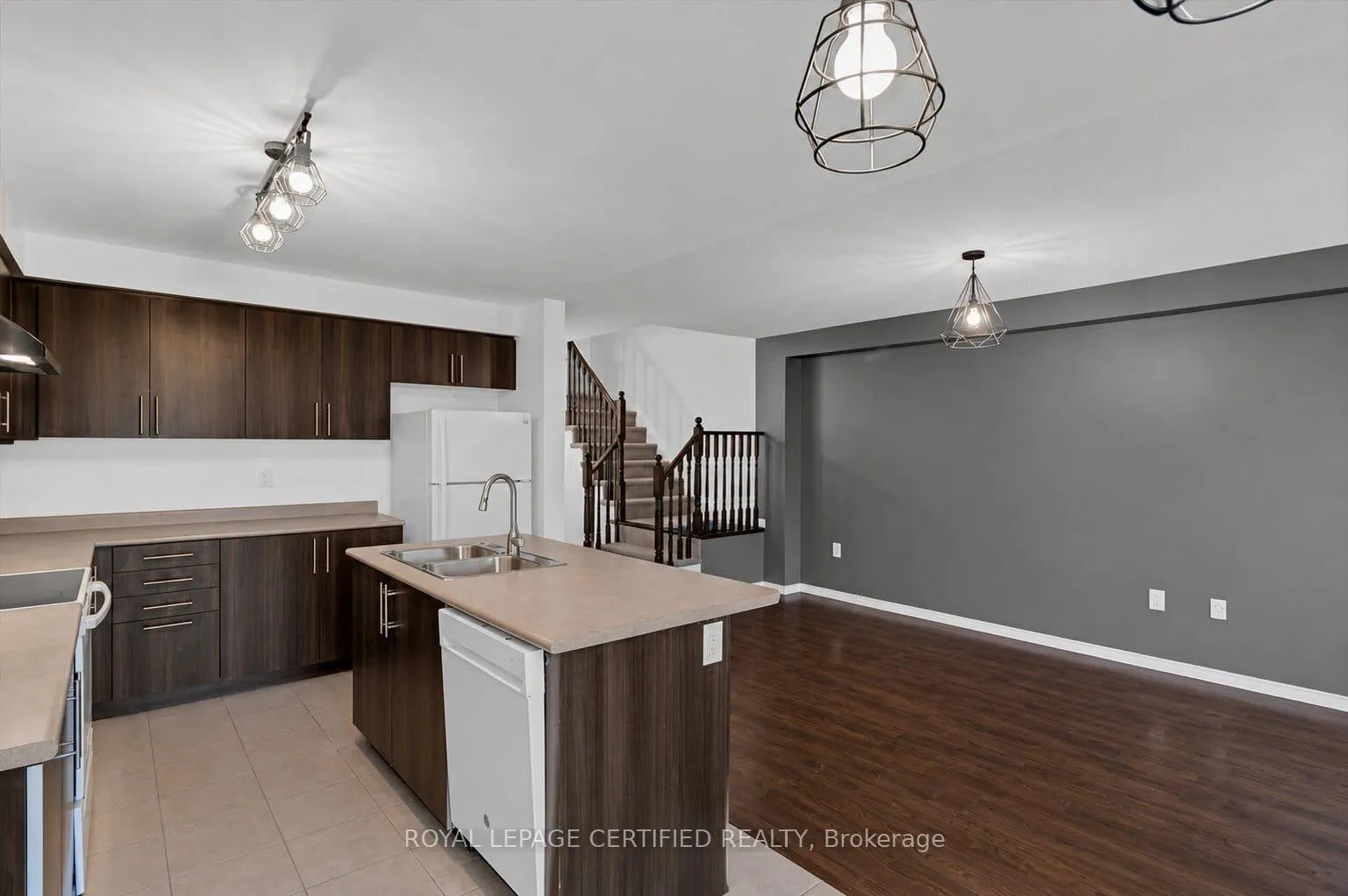 Photo 15 of 28 Cole Crescent, Brantford, Shellard Lane — HOMEH