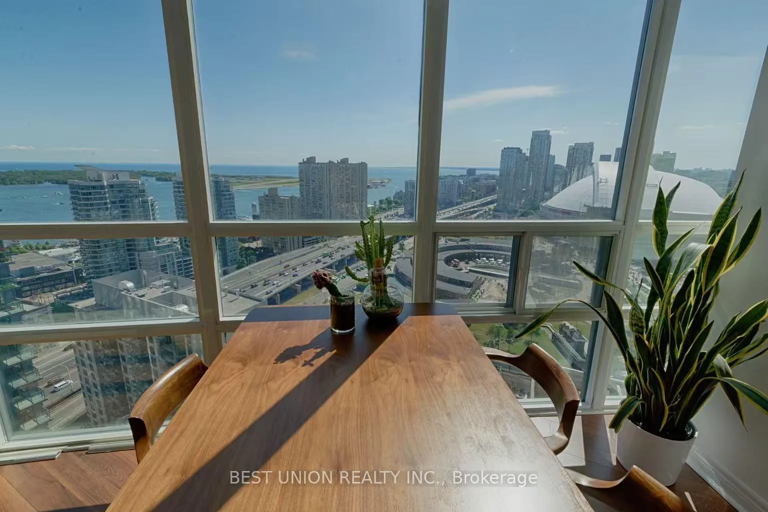 Photo 7 of Unit 3511, 30 Grand Trunk Crescent, Toronto, Waterfront Communities — HOMEH