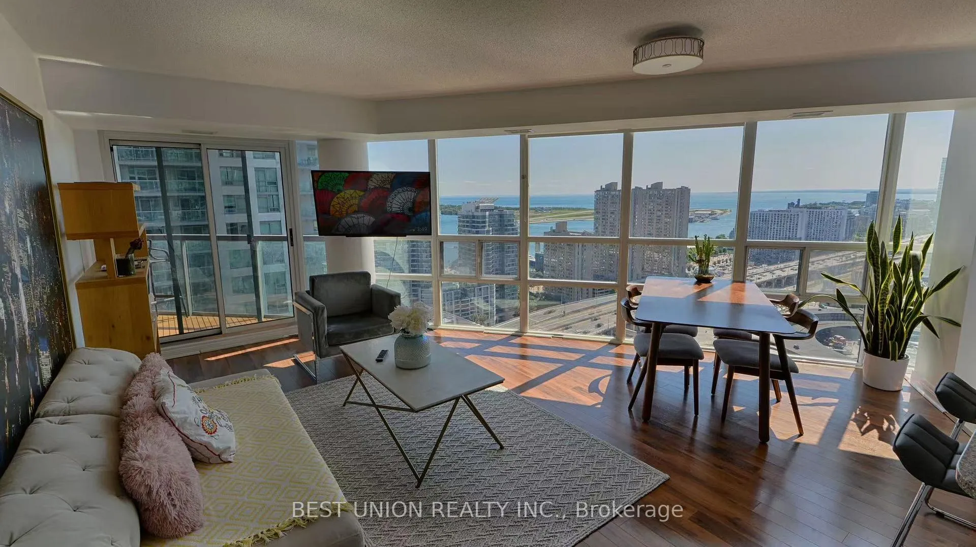 Photo 8 of Unit 3511, 30 Grand Trunk Crescent, Toronto, Waterfront Communities — HOMEH