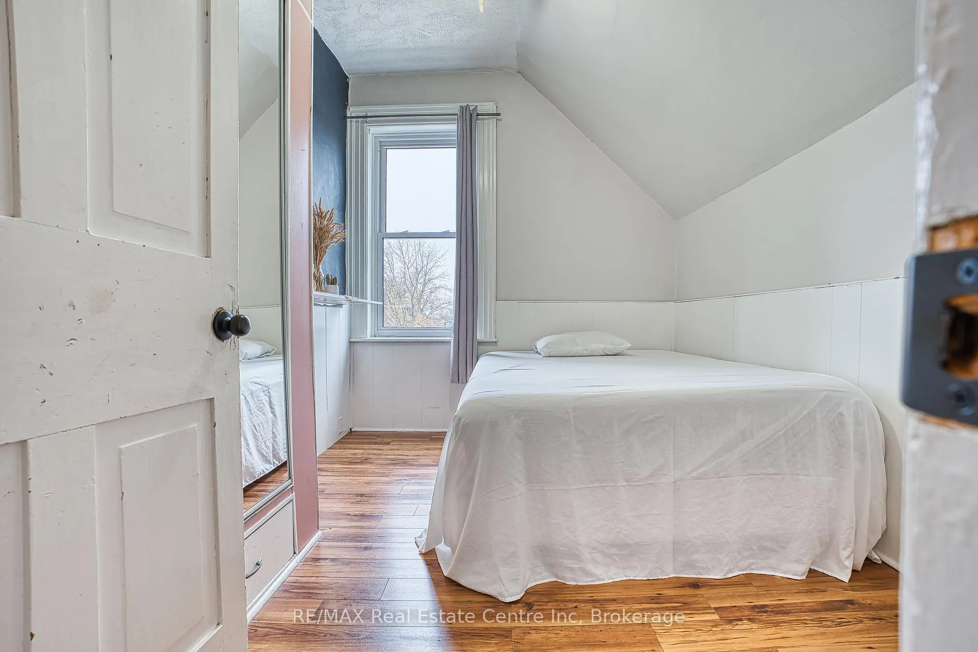 Photo 27 of 745 Main Street W, North Perth, Listowel — HOMEH