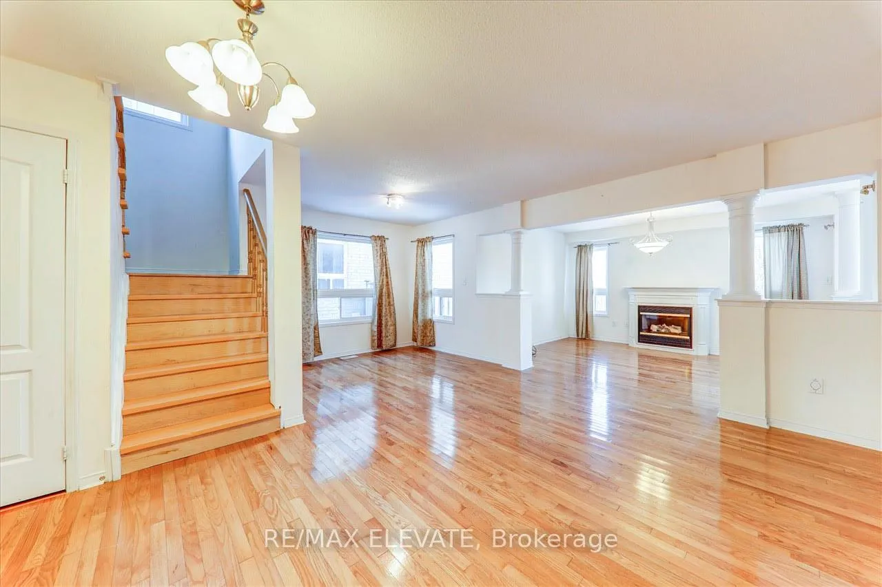 Photo 6 of 4 Pardon Avenue E, Whitby, Williamsburg — HOMEH
