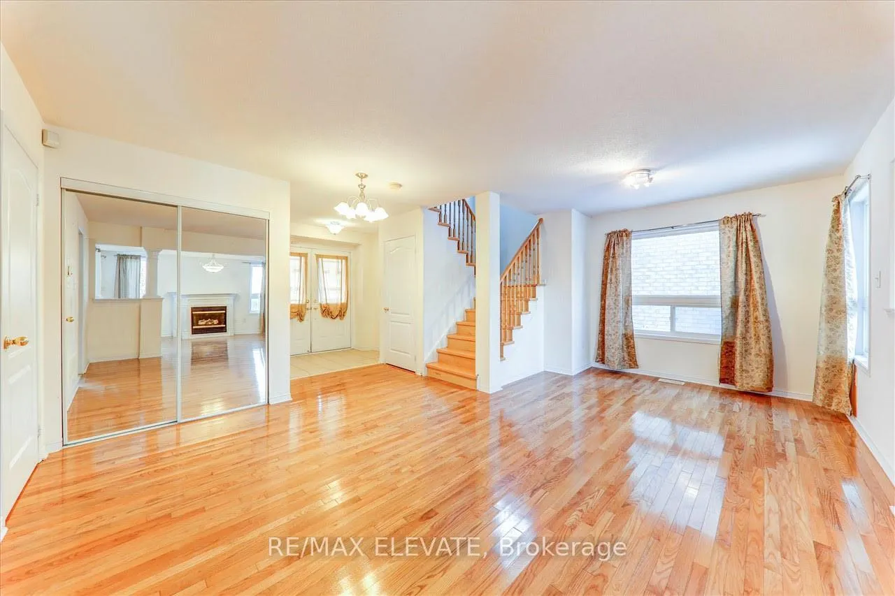 Photo 8 of 4 Pardon Avenue E, Whitby, Williamsburg — HOMEH