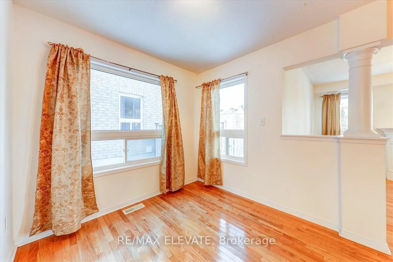 Photo 9 of 4 Pardon Avenue E, Whitby, Williamsburg — HOMEH