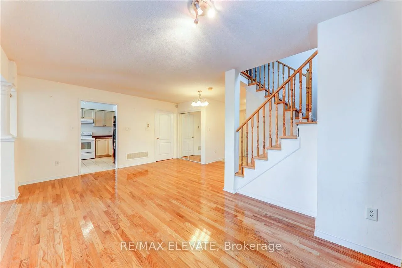 Photo 10 of 4 Pardon Avenue E, Whitby, Williamsburg — HOMEH