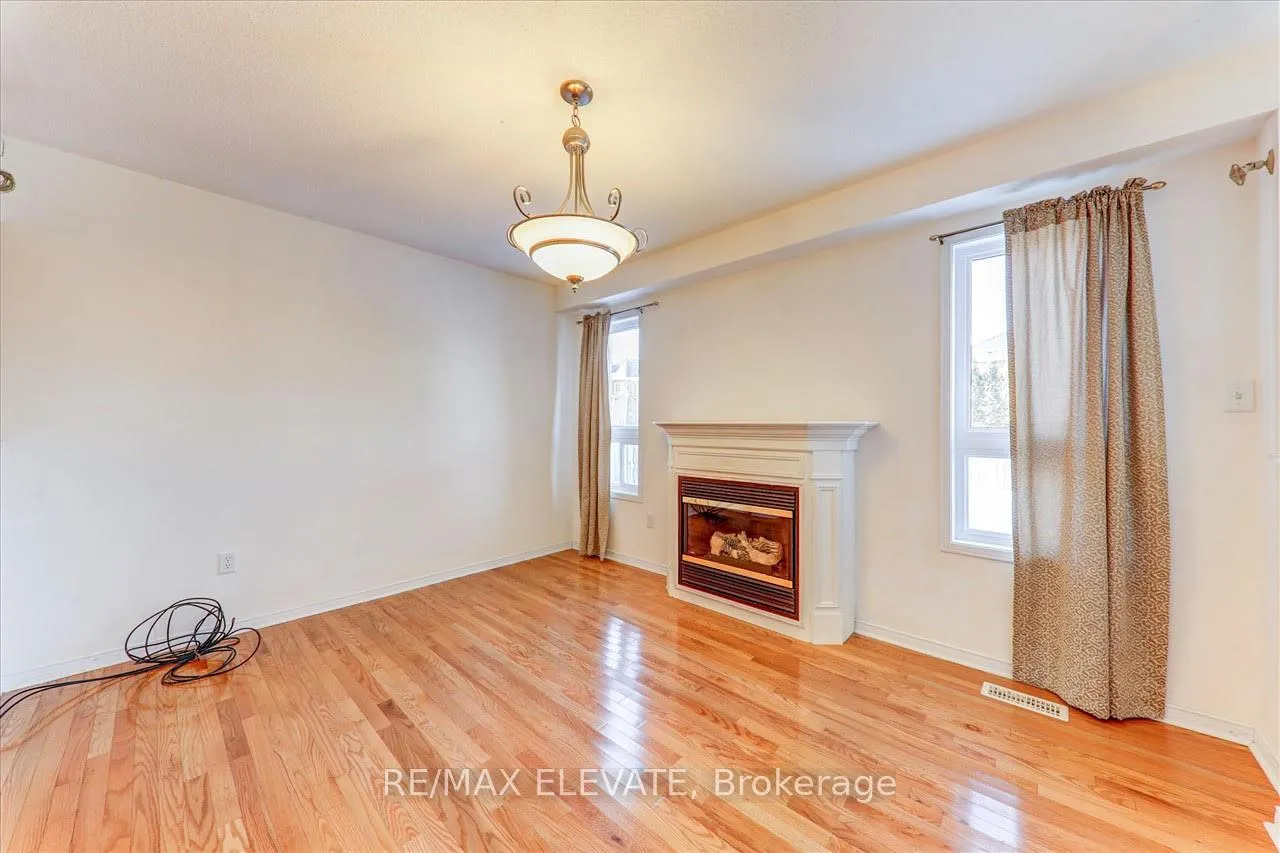 Photo 12 of 4 Pardon Avenue E, Whitby, Williamsburg — HOMEH