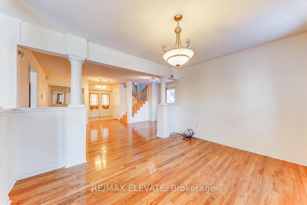 Photo 13 of 4 Pardon Avenue E, Whitby, Williamsburg — HOMEH