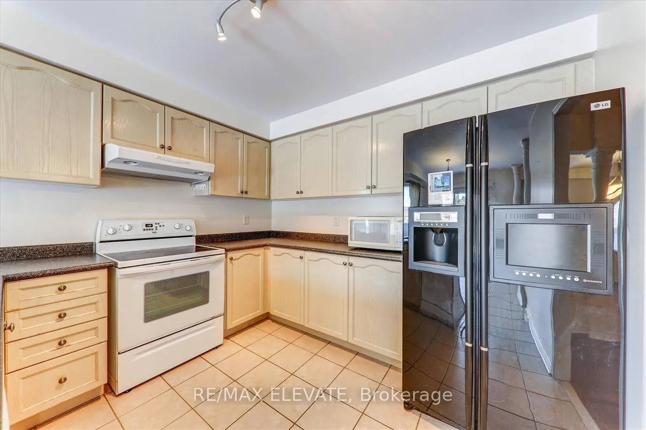 Photo 17 of 4 Pardon Avenue E, Whitby, Williamsburg — HOMEH