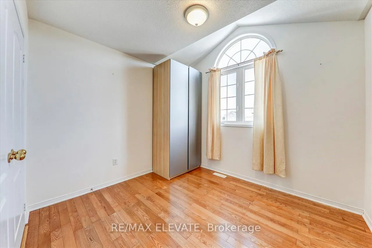 Photo 31 of 4 Pardon Avenue E, Whitby, Williamsburg — HOMEH
