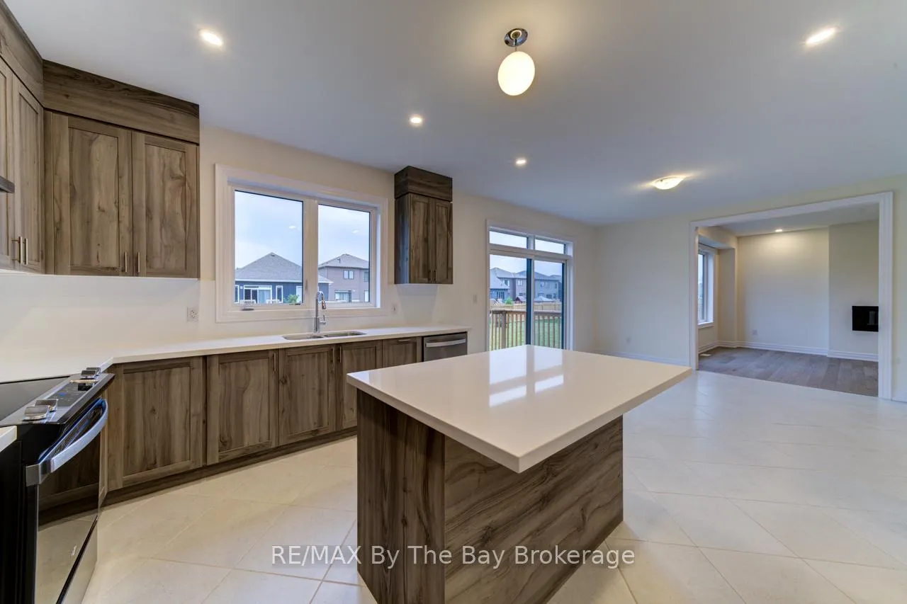 Photo 8 of 182 Mapleside Drive, Wasaga Beach — HOMEH