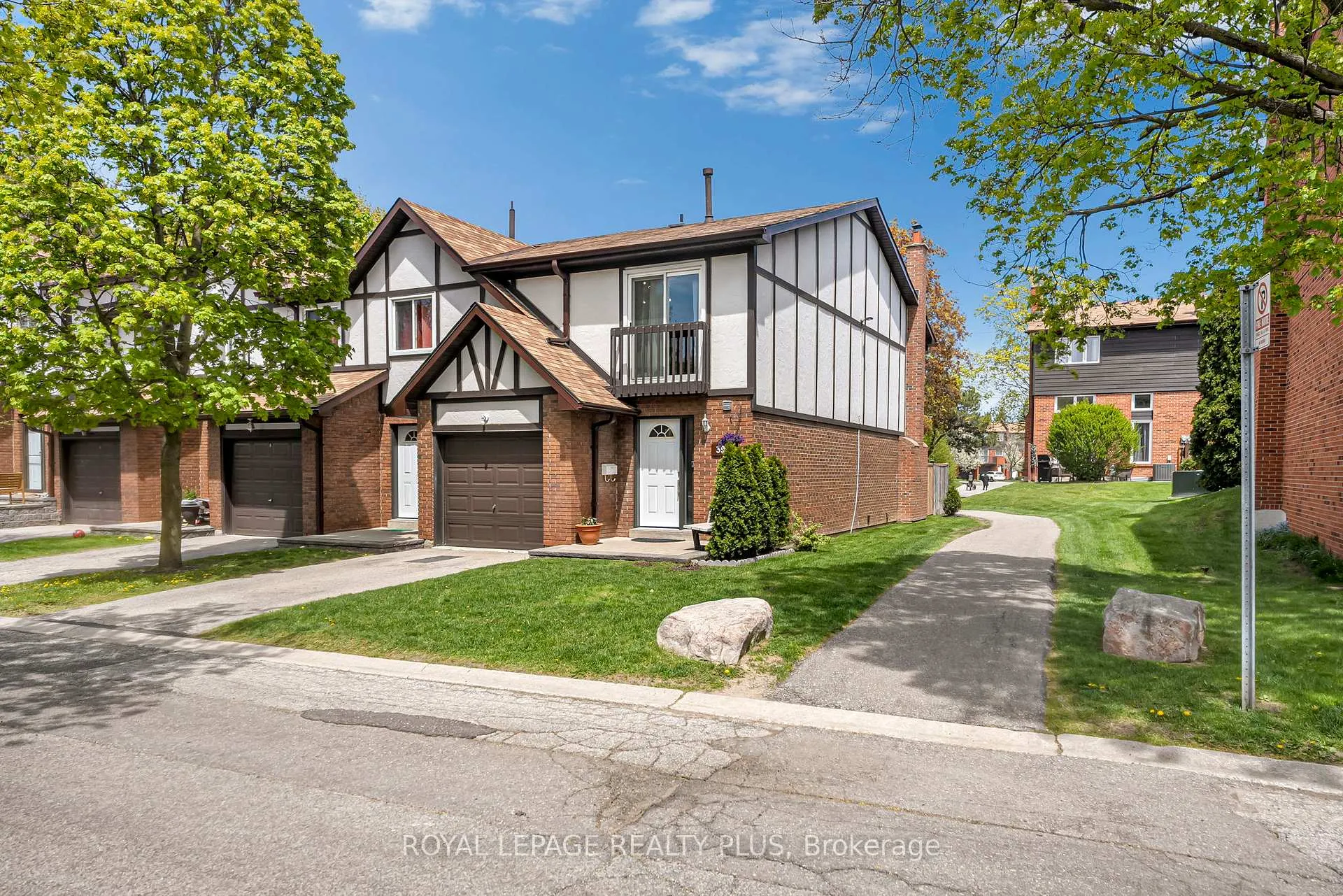 Photo 3 of Unit 39, 1755 Rathburn Road E, Mississauga, Rathwood — HOMEH
