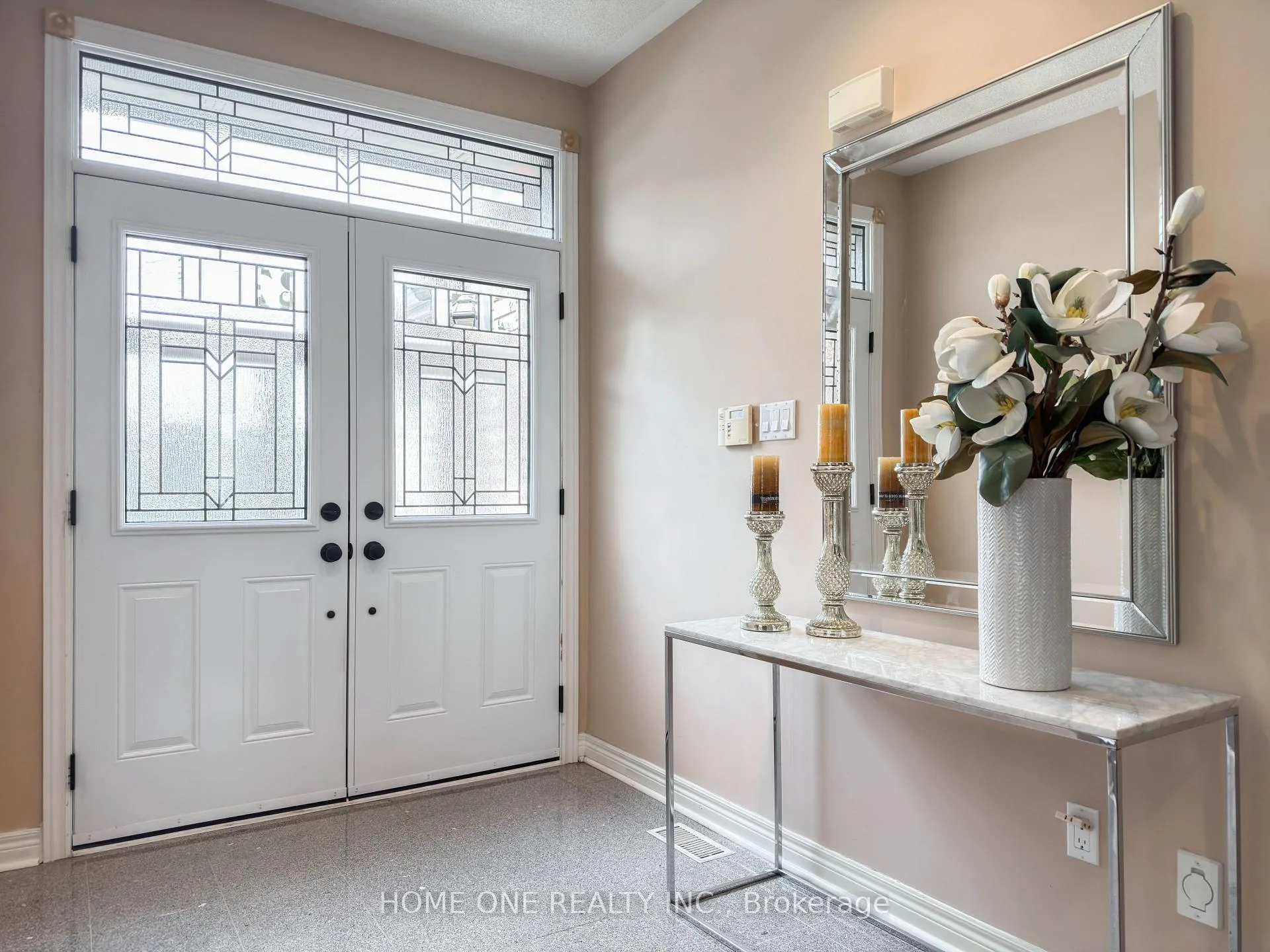 Photo 3 of 27 Moses Crescent, Markham, Cachet — HOMEH