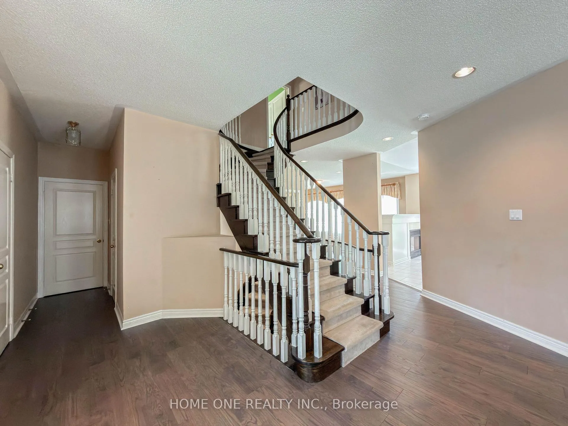 Photo 10 of 27 Moses Crescent, Markham, Cachet — HOMEH