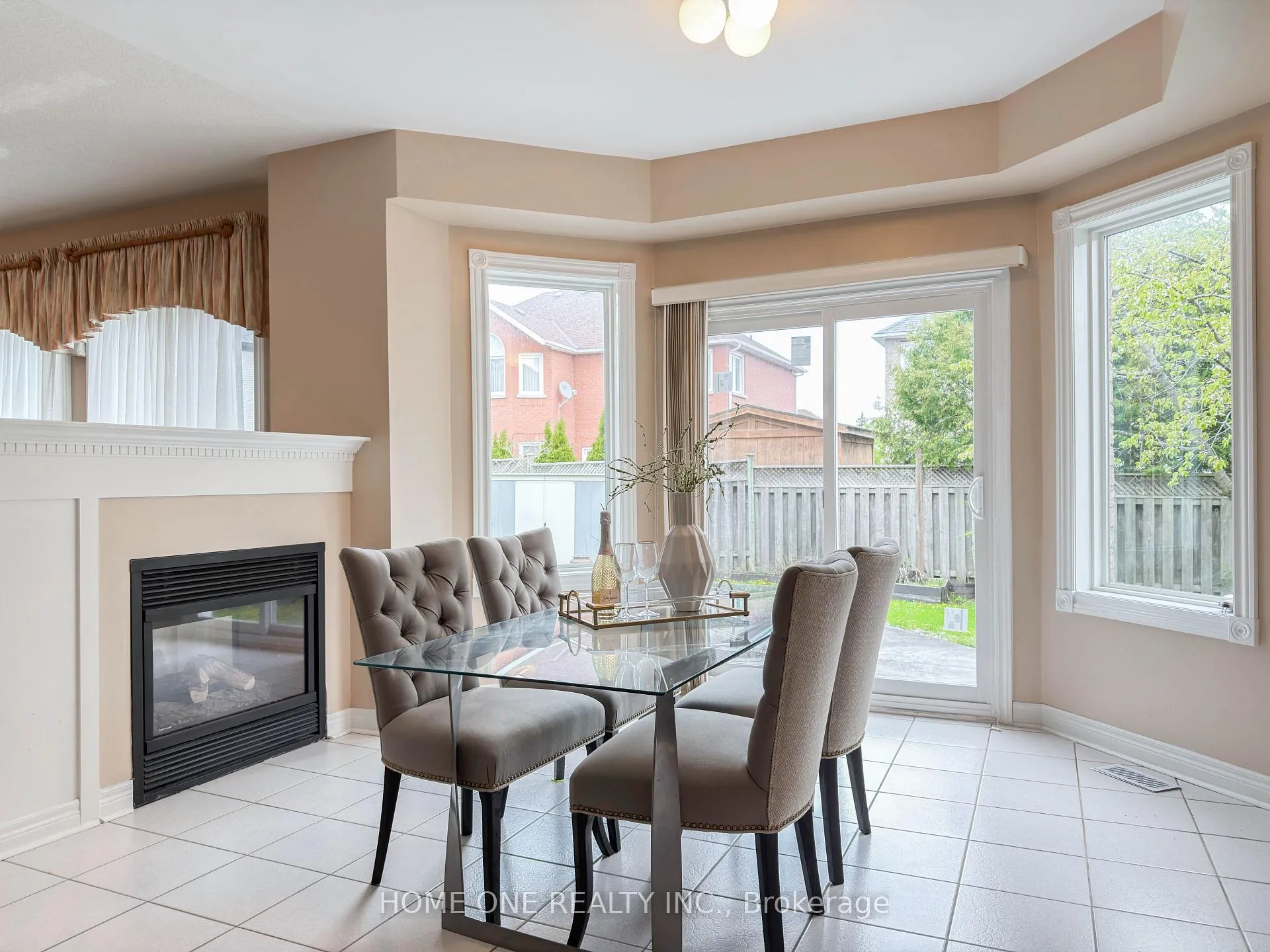 Photo 17 of 27 Moses Crescent, Markham, Cachet — HOMEH
