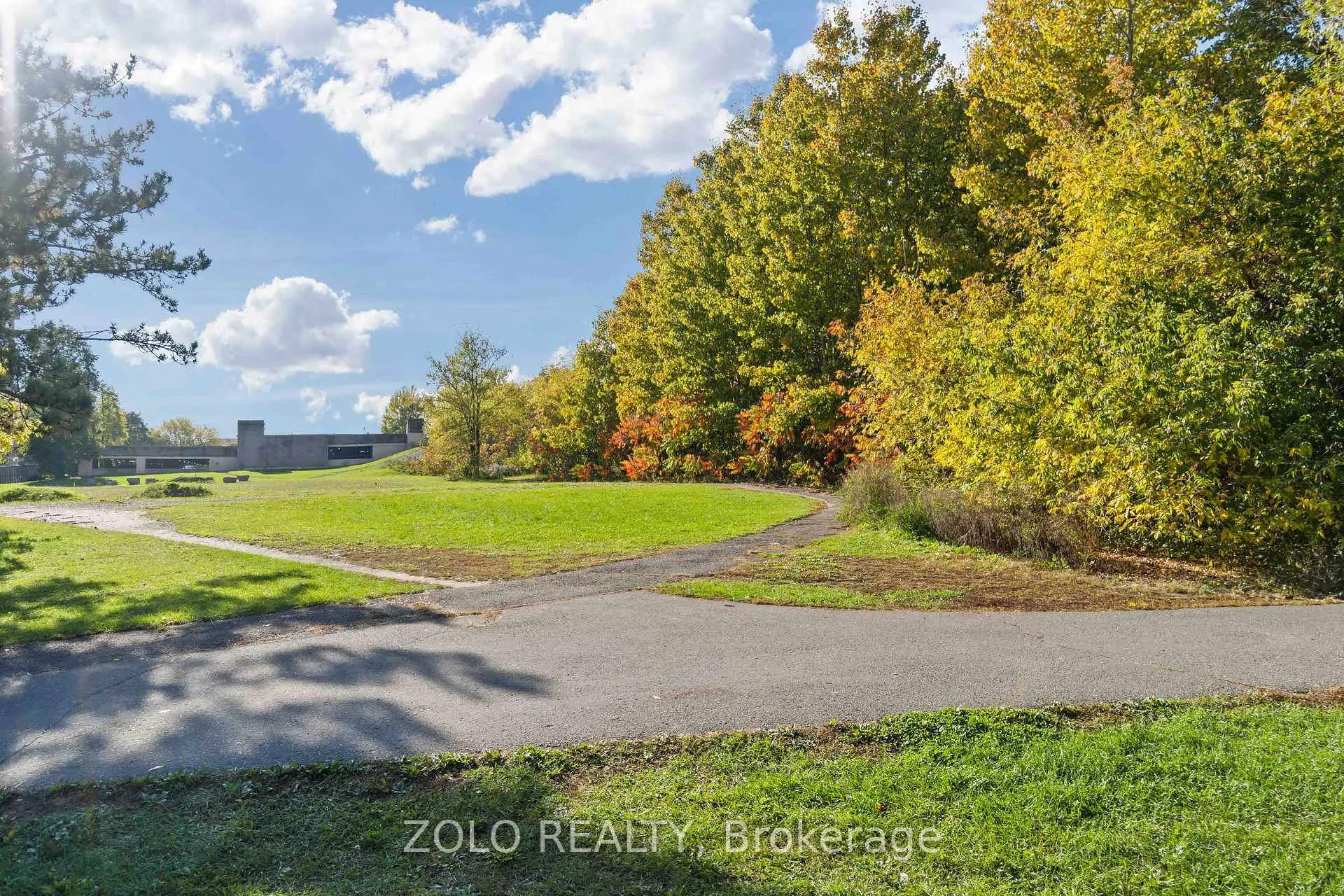 Photo 3 of Unit 501, 2759 Carousel Crescent, Ottawa, Emerald Woods/Sawmill Creek — HOMEH