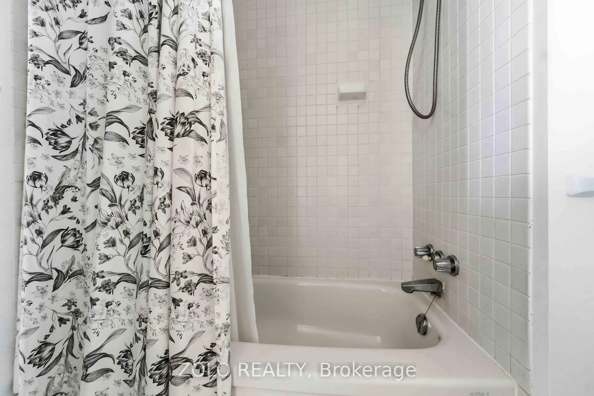 Photo 18 of Unit 501, 2759 Carousel Crescent, Ottawa, Emerald Woods/Sawmill Creek — HOMEH