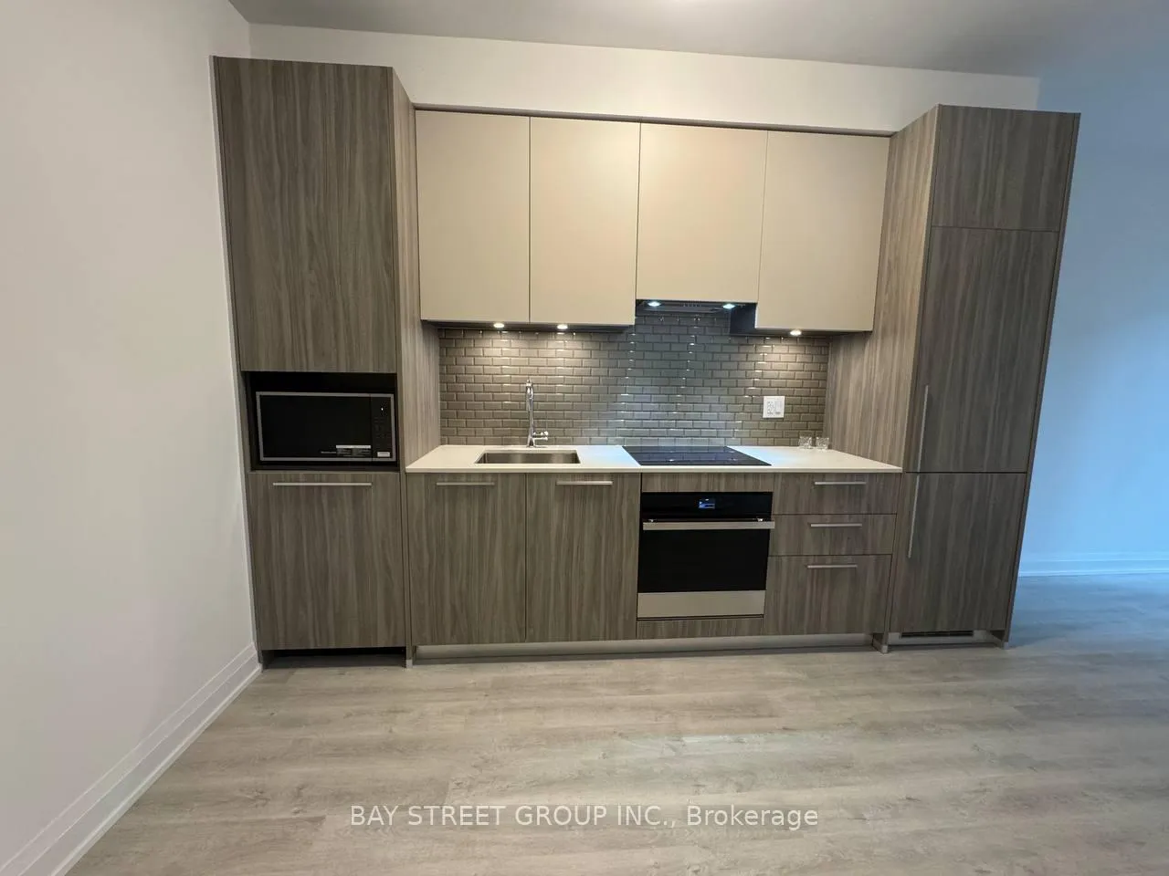 Photo 4 of Unit 702, 65 Broadway Avenue, Toronto, Mount Pleasant West — HOMEH