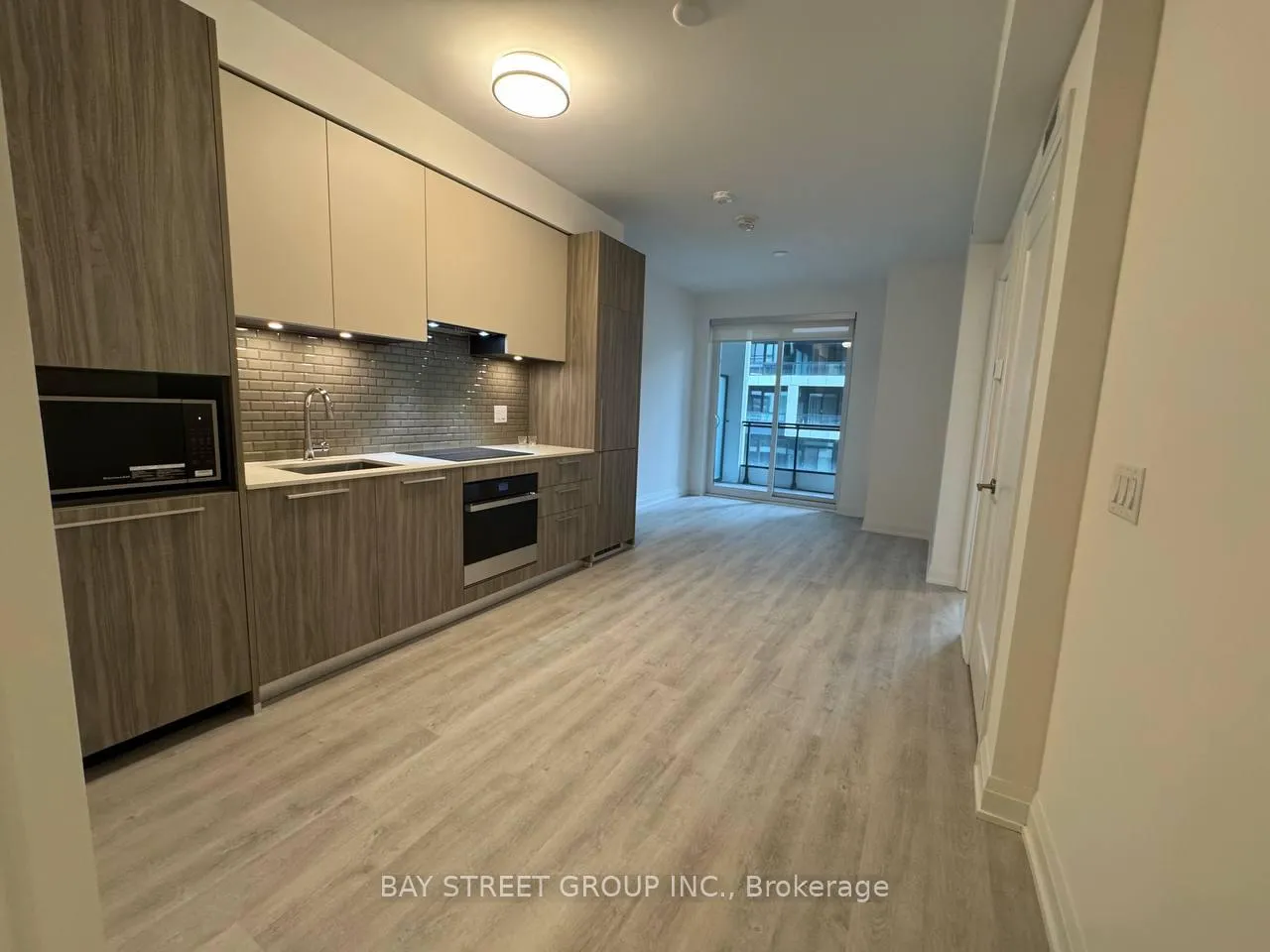Photo 5 of Unit 702, 65 Broadway Avenue, Toronto, Mount Pleasant West — HOMEH