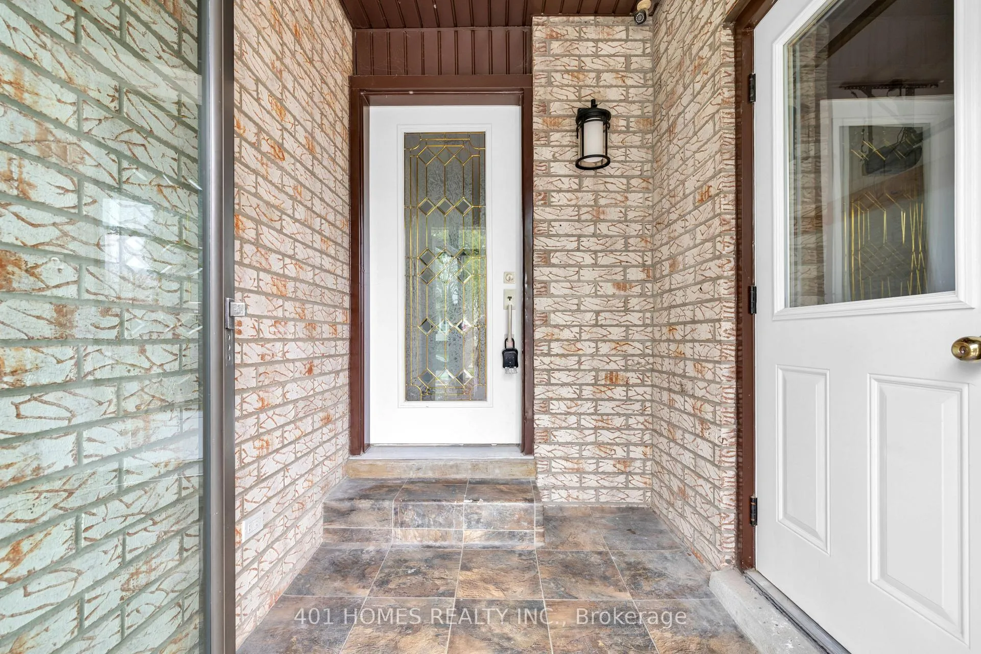 Photo 2 of 10540 Halstead Crescent N, Windsor — HOMEH