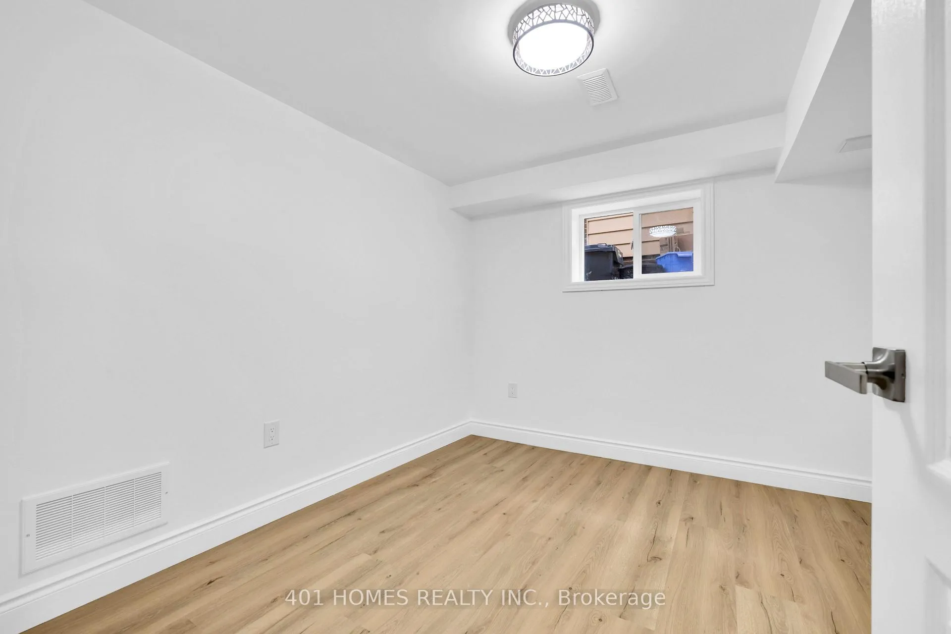 Photo 21 of 10540 Halstead Crescent N, Windsor — HOMEH