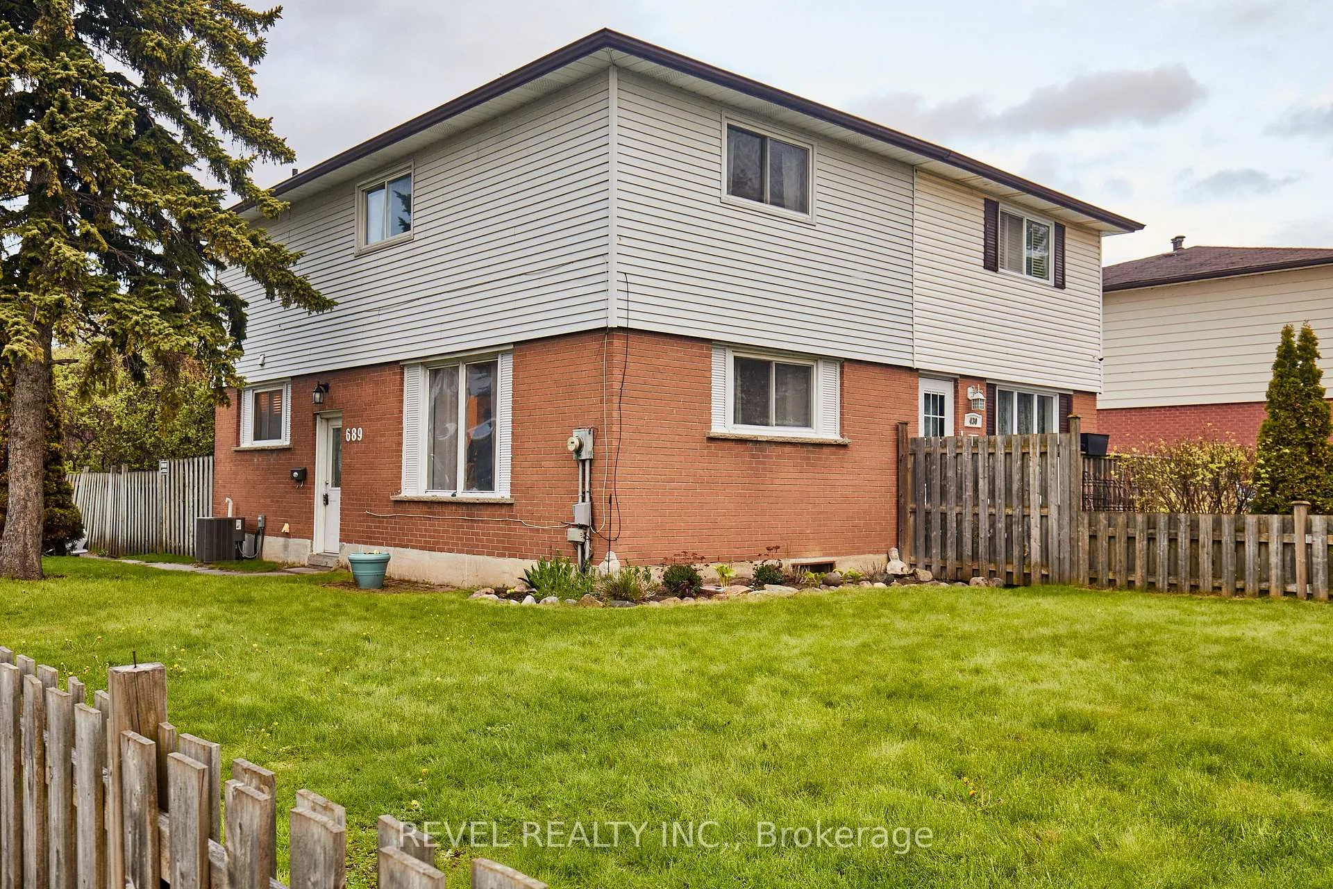 Front of 689 Gibb Street
