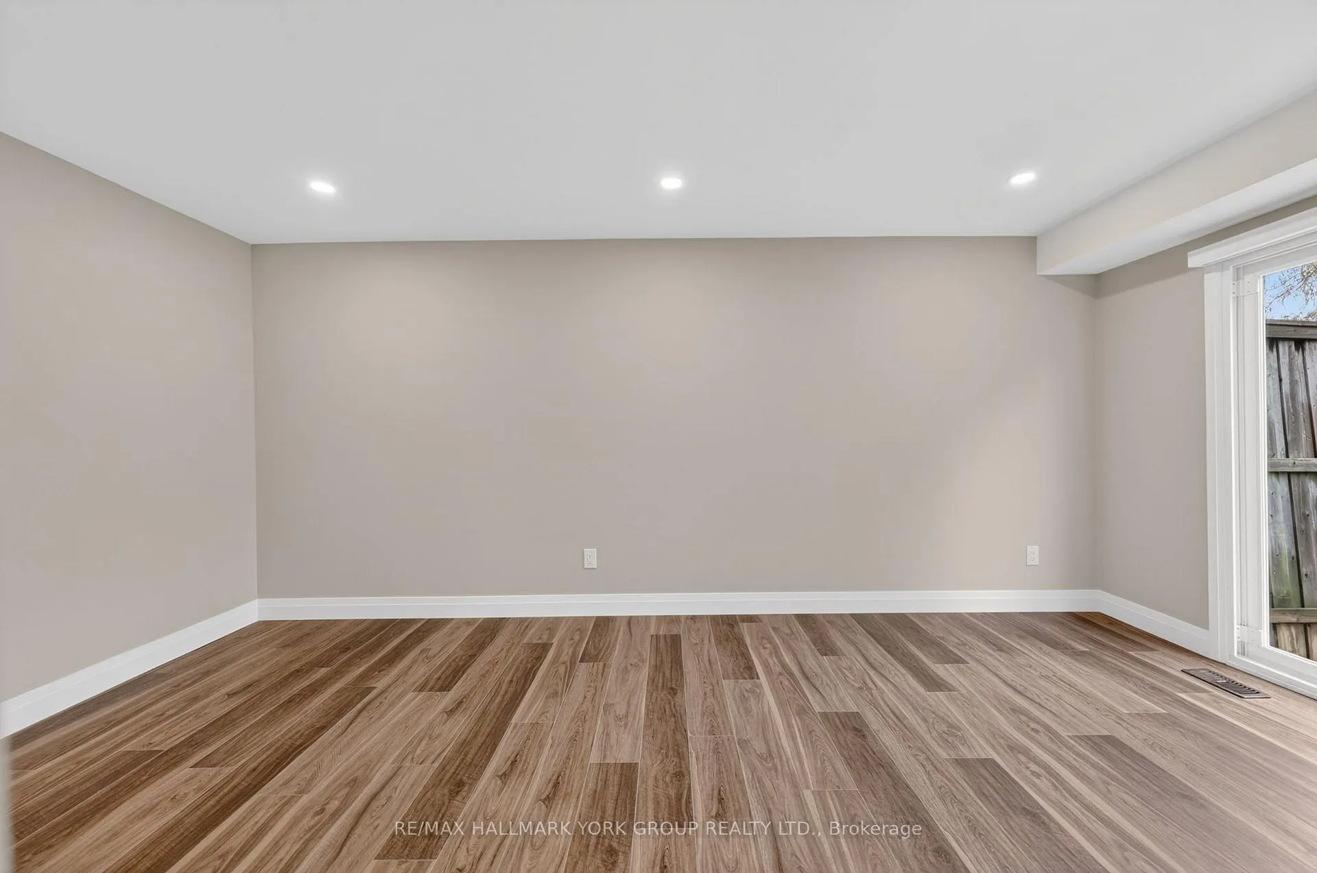 Photo 8 of 176 Spruce Street, Aurora, Aurora Village — HOMEH