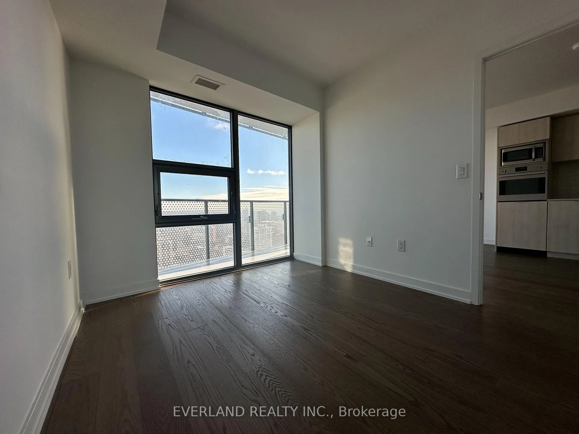 Photo 4 of Unit 3301, 11 Wellesley Street, Toronto, Bay Street Corridor — HOMEH