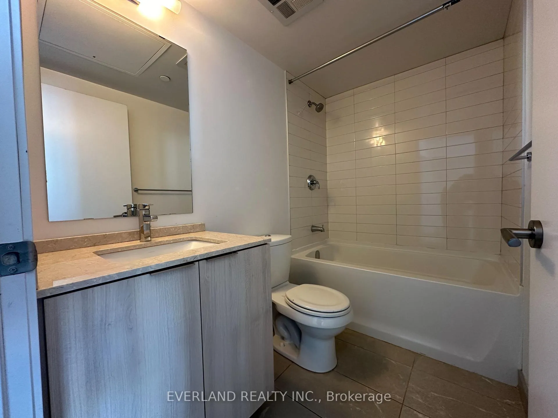 Photo 5 of Unit 3301, 11 Wellesley Street, Toronto, Bay Street Corridor — HOMEH