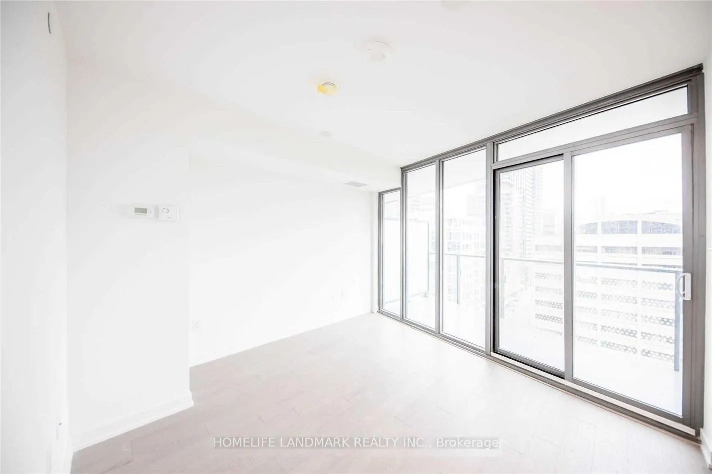 Photo 6 of Unit 912, 11 Wellesley Street W, Toronto, Bay Street Corridor — HOMEH