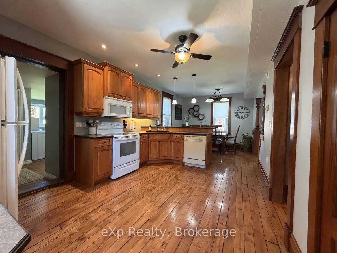Photo 8 of 625 Gibson Street, Brockton — HOMEH