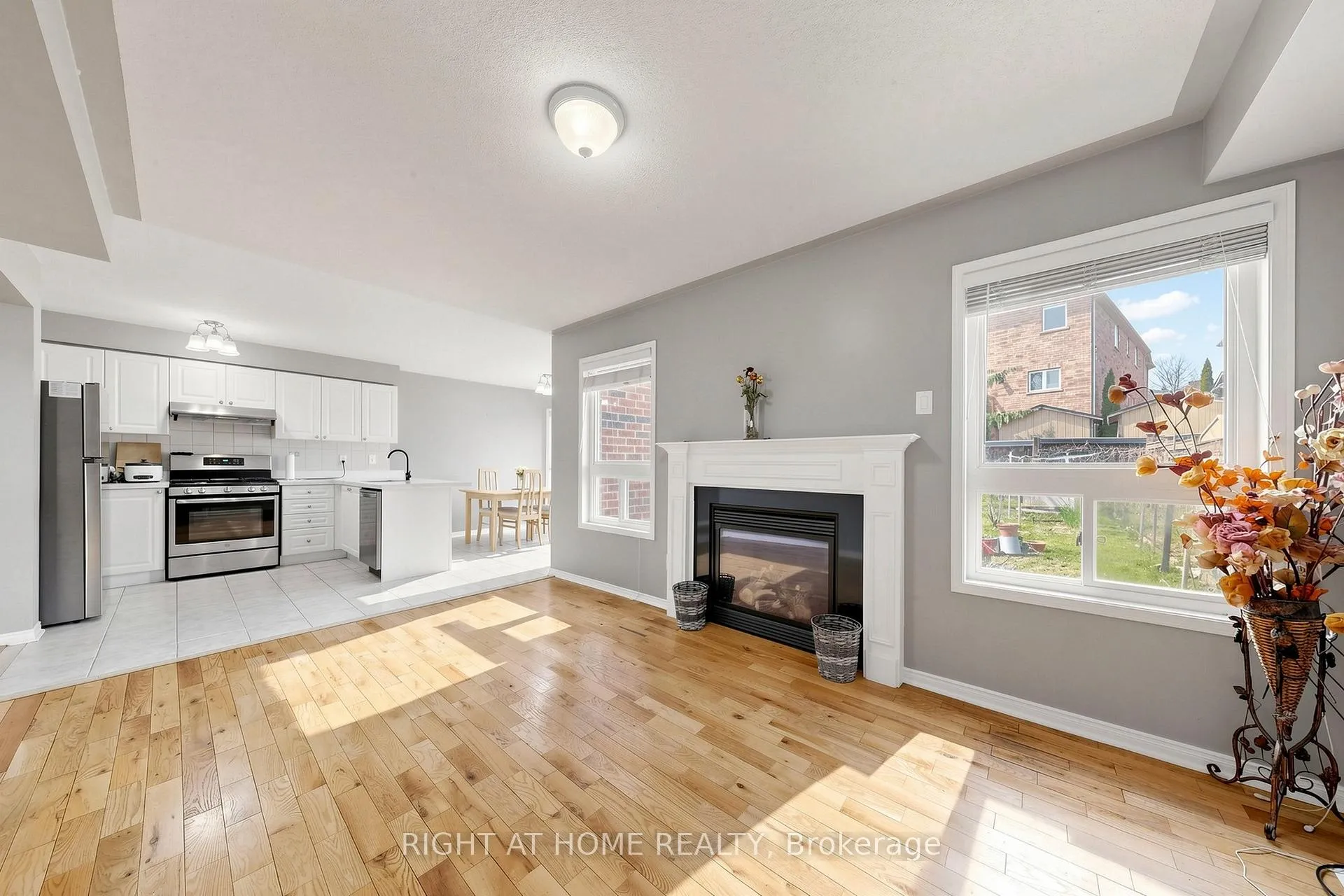 Photo 1 of 648 Blackwood Boulevard, Oshawa, Taunton — HOMEH